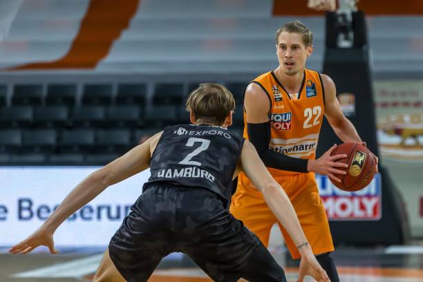 卫了他们冲 卫了他们冲