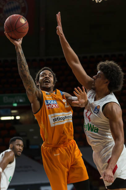 他强调了中 他强调了中